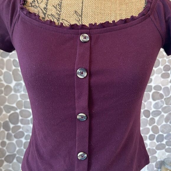 Aeropostale short sleeve maroon top– size large - Picture 2 of 6